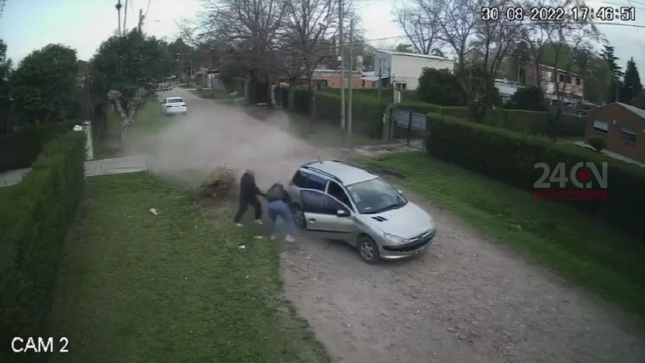 Video Forcejeó Con Un Ladrón Que Le Robó El Auto 24con 1312